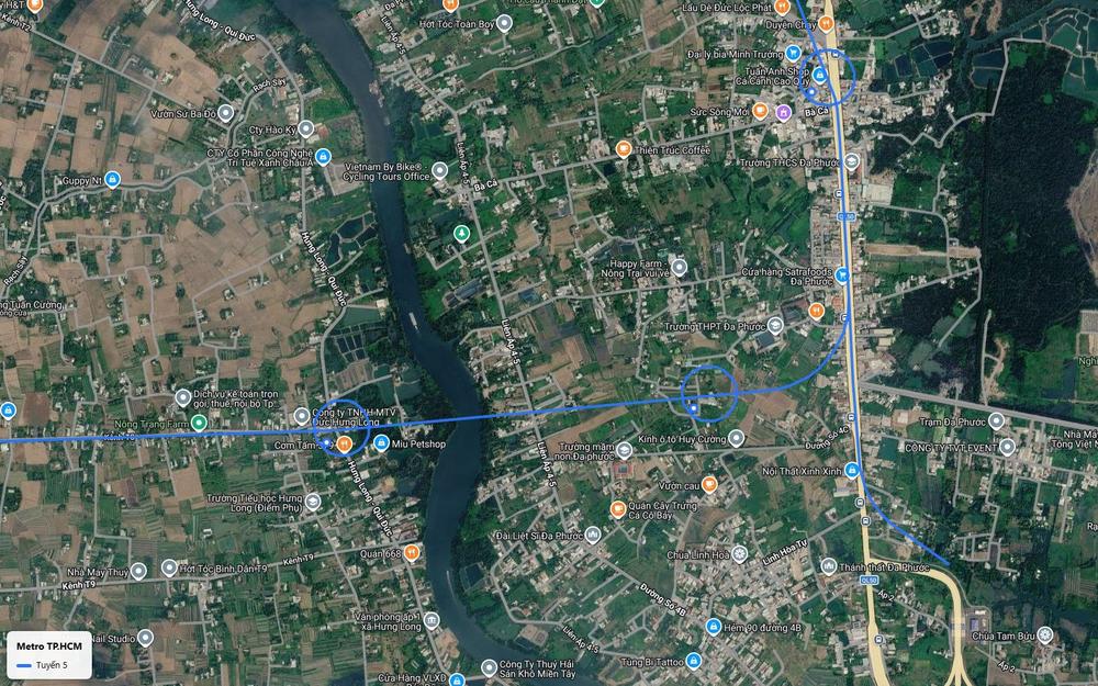 Ga mặt đất tuyến metro số 5 tách khỏi Quốc lộ 50 tại Đa Phước, uốn về Đông Nam qua đường Số 4C