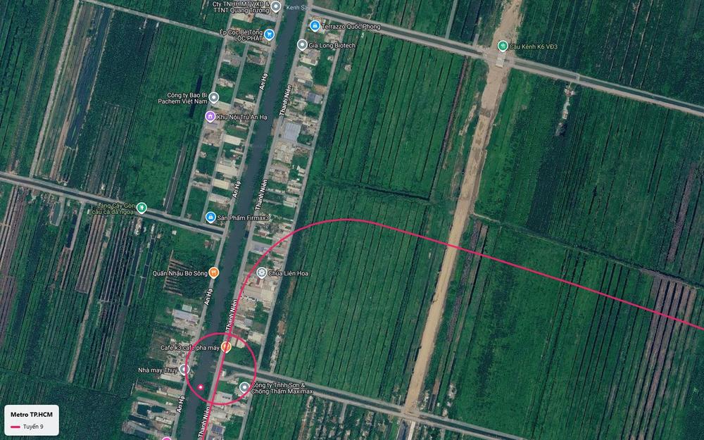 Tuyến metro số 9 trên cao tiếp cận kênh An Hạ và đường Thanh Niên tại xã Phạm Văn Hai Bình Chánh